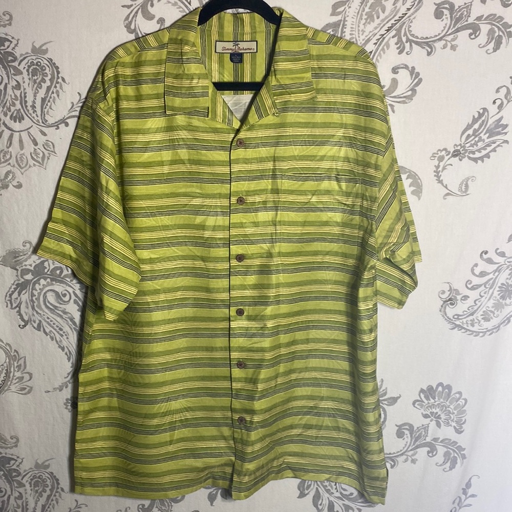 Tommy Bahama Cuban Shirt Mens L
Silk Stripe Green Hawaiian Logo
